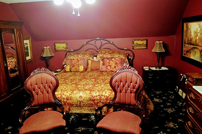 The Keats Room - Bed & Chairs
